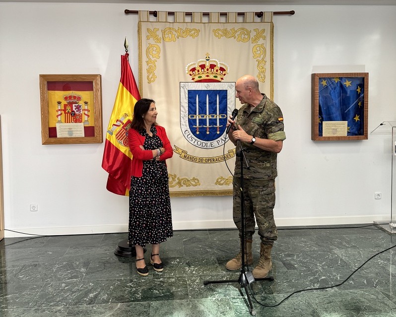 La ministra de Defensa junto al CMOPS