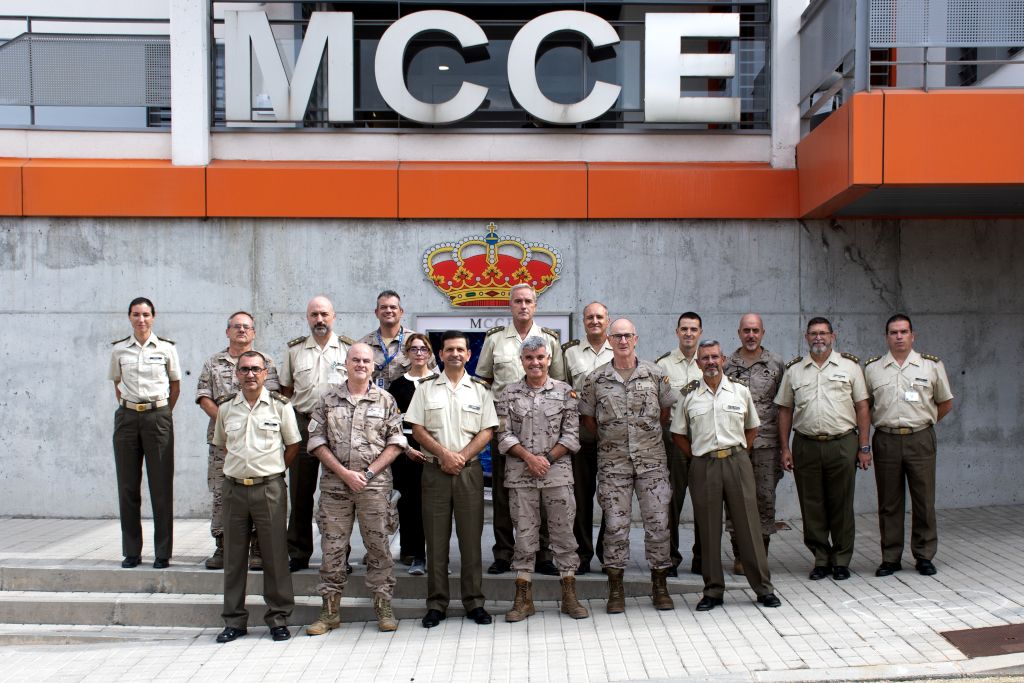 Delegación del MADOC con miembros del MCCE