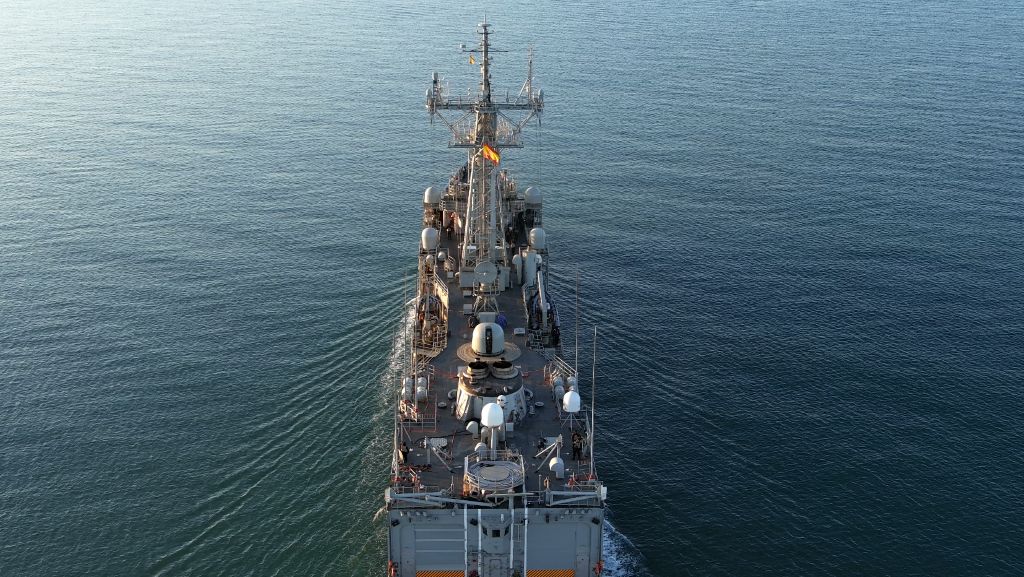 Fragata 'Navarra' durante la navegación