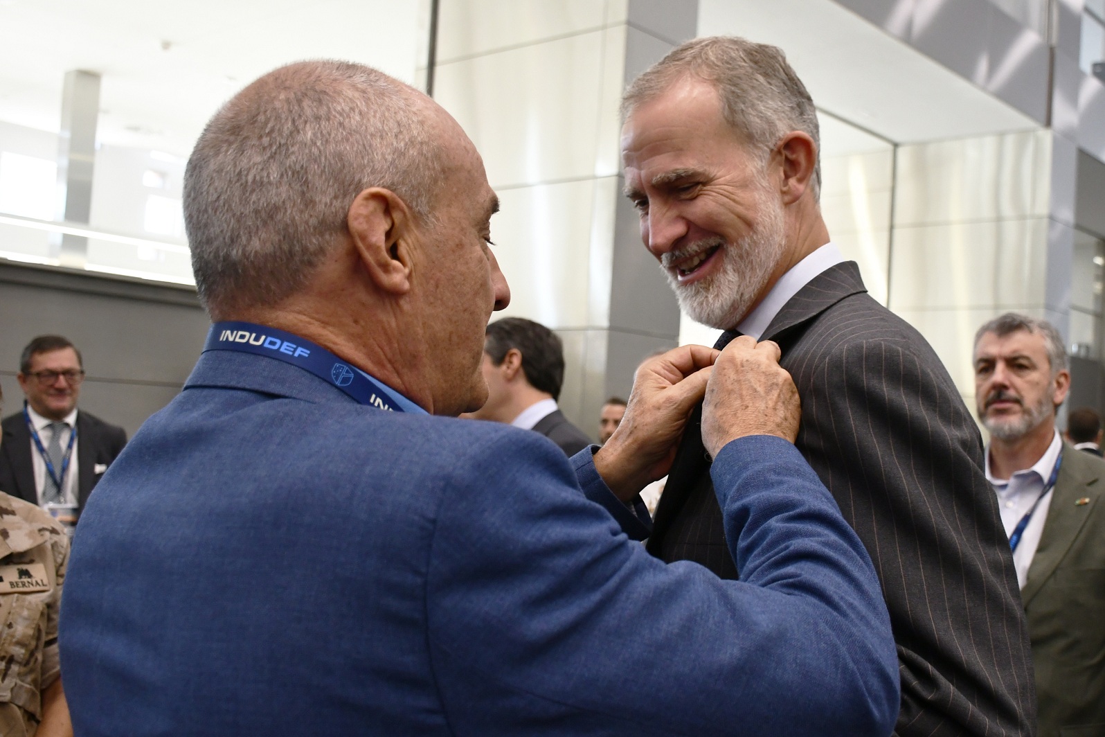 S.M. El Rey recibe la insignia del Mando Conjunto del Ciberespacio