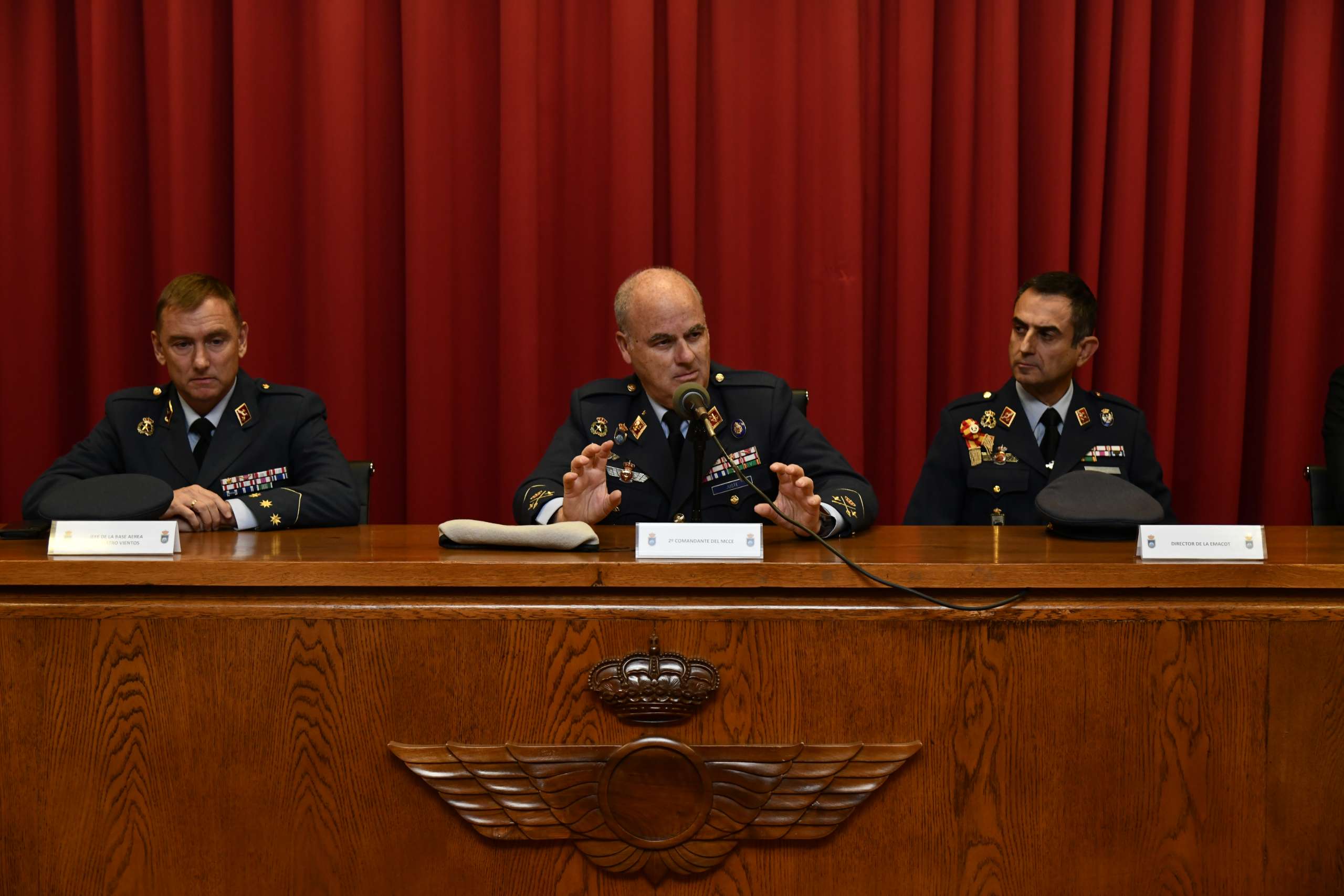El general Juste se dirige a los asistentes