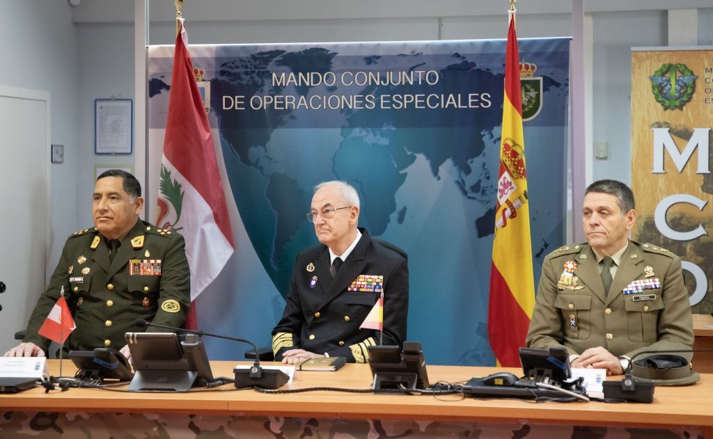 JEMAD y el Jefe del Comando Conjunto de las Fuerzas Armadas de Perú en el MCOE