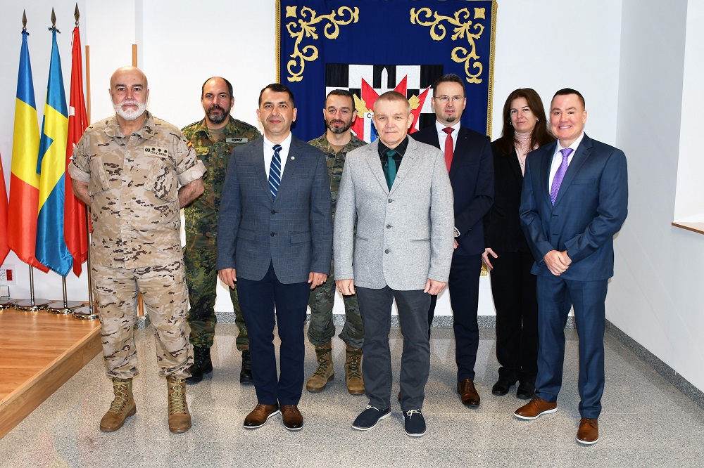 Equipo de Expertos junto al Director del C-IED CoE