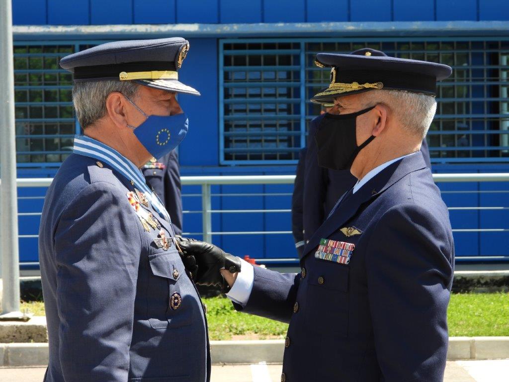 General Servet awarded with a decoration
