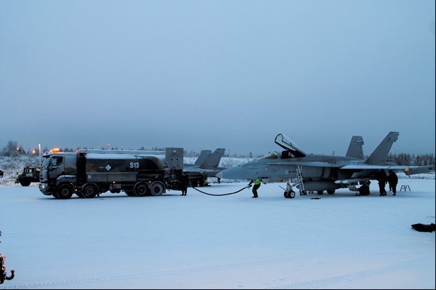 Refuelling and ammunition demonstration. (Lapland Air Base)