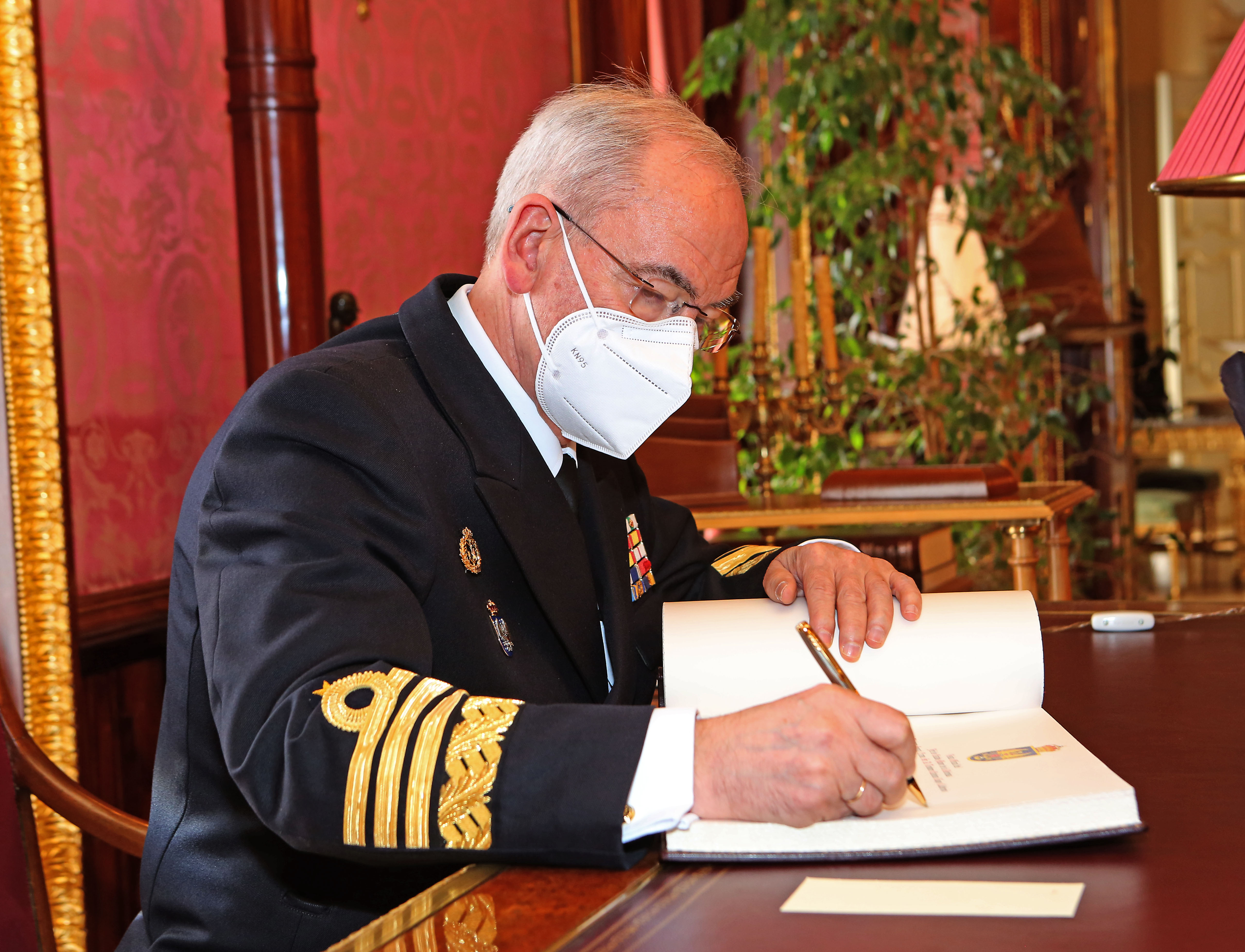 CHOD signing the book of honour