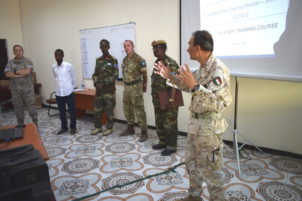 Preparación de oficiales de diversos Cuarteles Generales somalíes en apoyo a la seguridad internacional