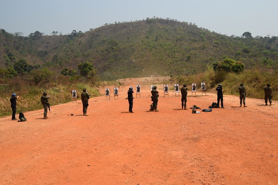 Los militares españoles en República Centroafricana mantienen su nivel de adiestramiento en tiro