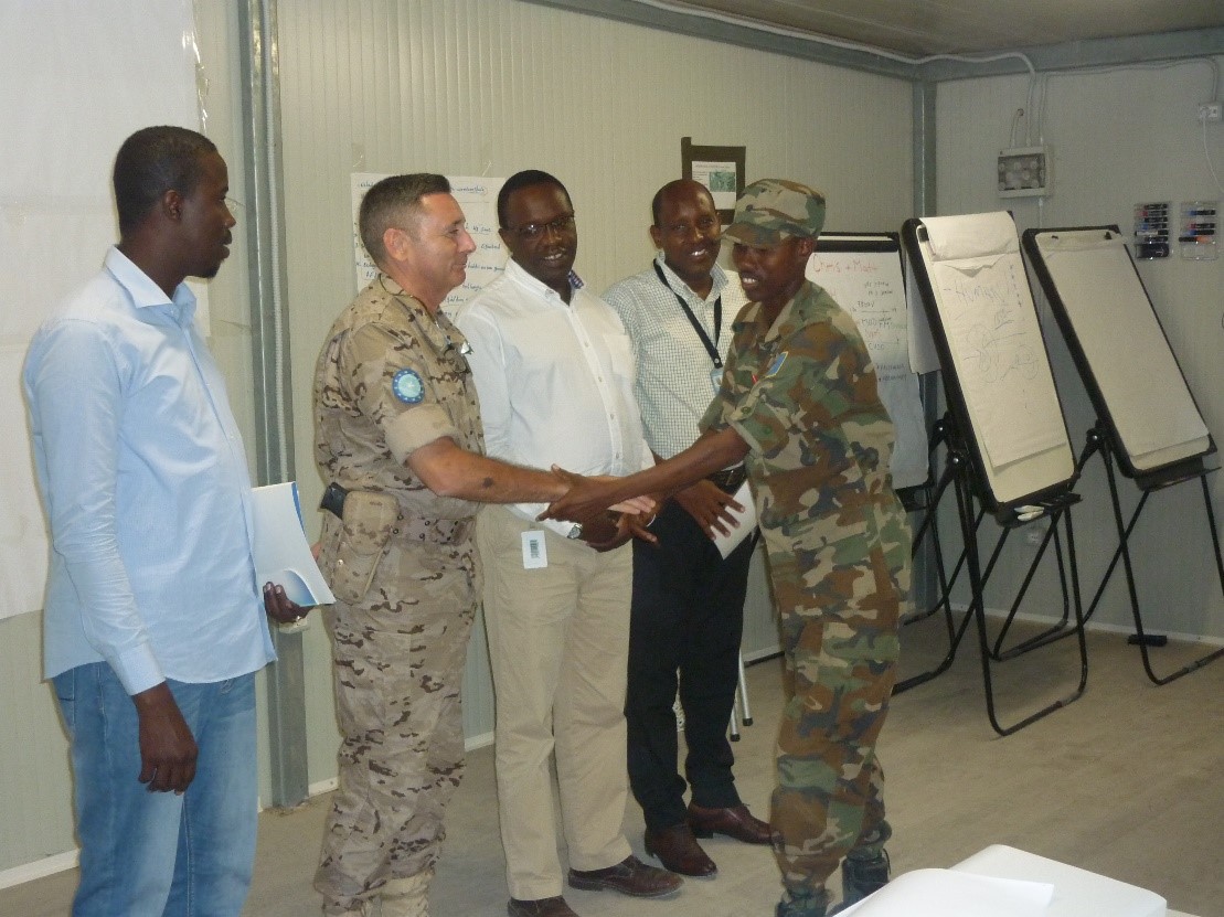 Militares españoles en EUTM-Somalia participan en la formación sobre Derechos Humanos para los futuros instructores somalíes