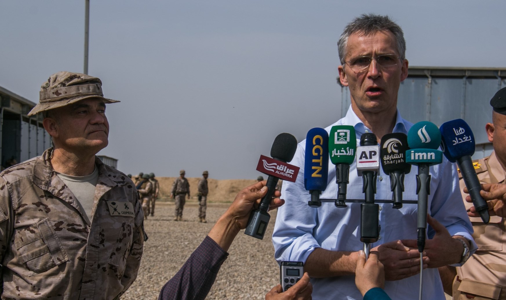 El secretario general de la OTAN visita a los militares destacados en Besmayah