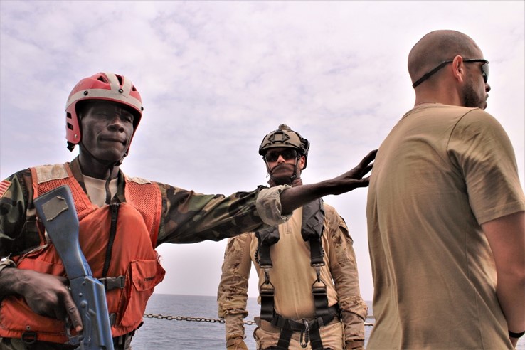 El patrullero de altura “Infanta Elena” alcanza el ecuador de su despliegue en aguas del continente africano
