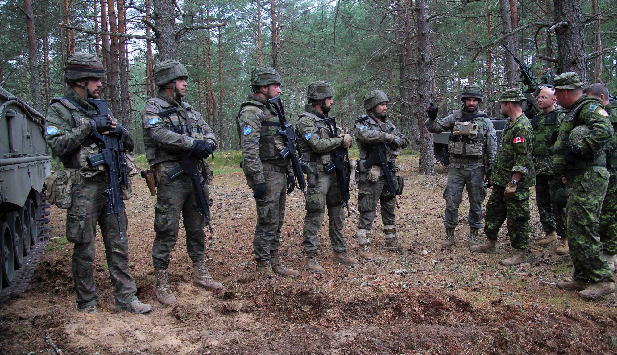 El jefe del Mando de Operaciones Conjunto de Canadá conoce la aportación española al Battle Group de la OTAN en Letonia