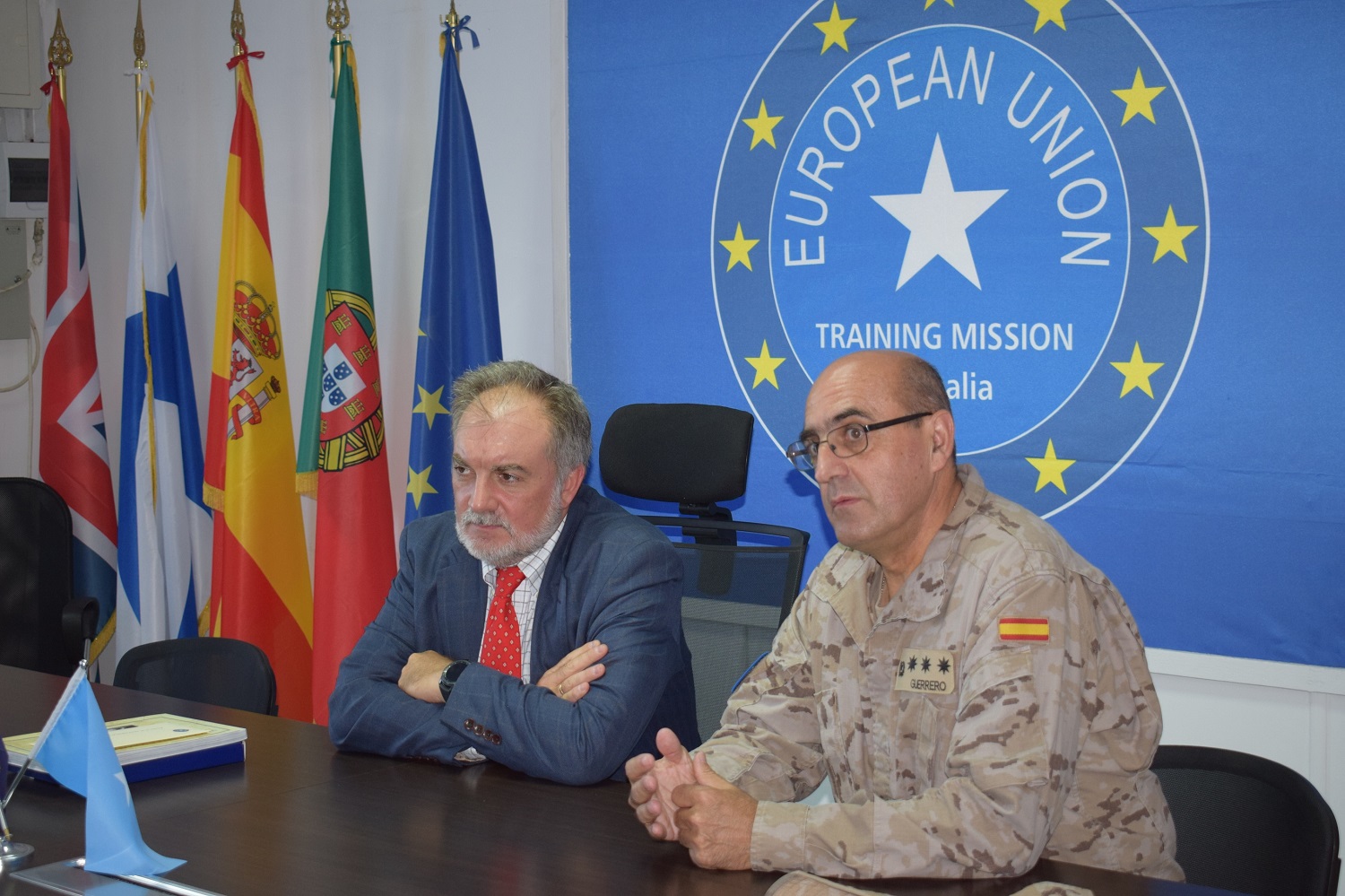 El embajador de España en Kenia visita al contingente español desplegado en Somalia