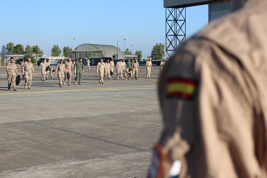El destacamento “Grappa” dirige la batida FOD en el aeropuerto de Sigonella