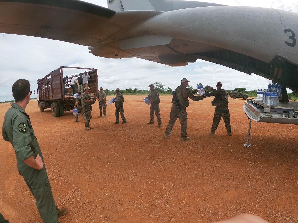 El 21º Destacamento Mamba opera desde un nuevo campo de vuelo no preparado