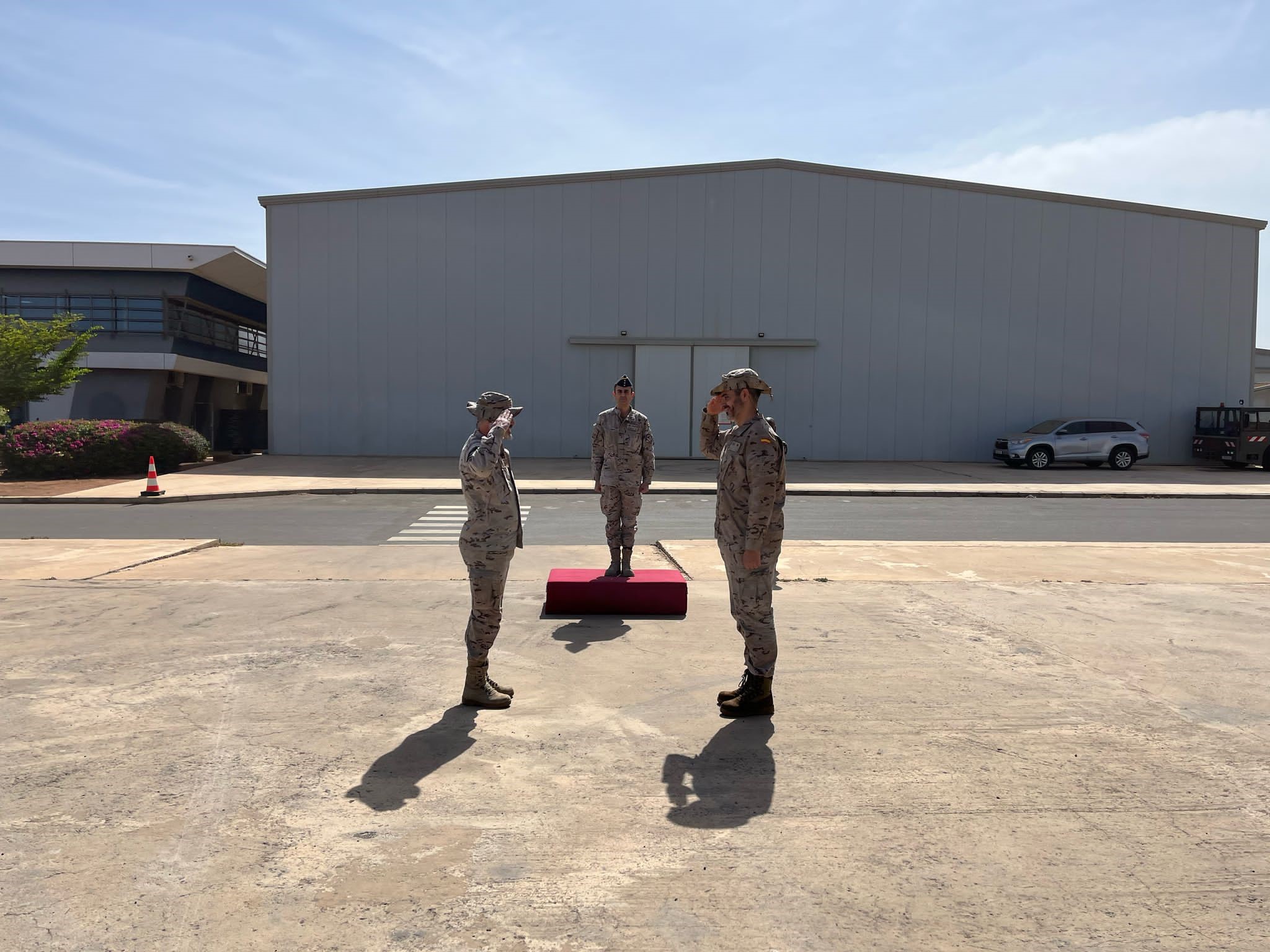 Welcome between the incoming and outgoing Force Commanders