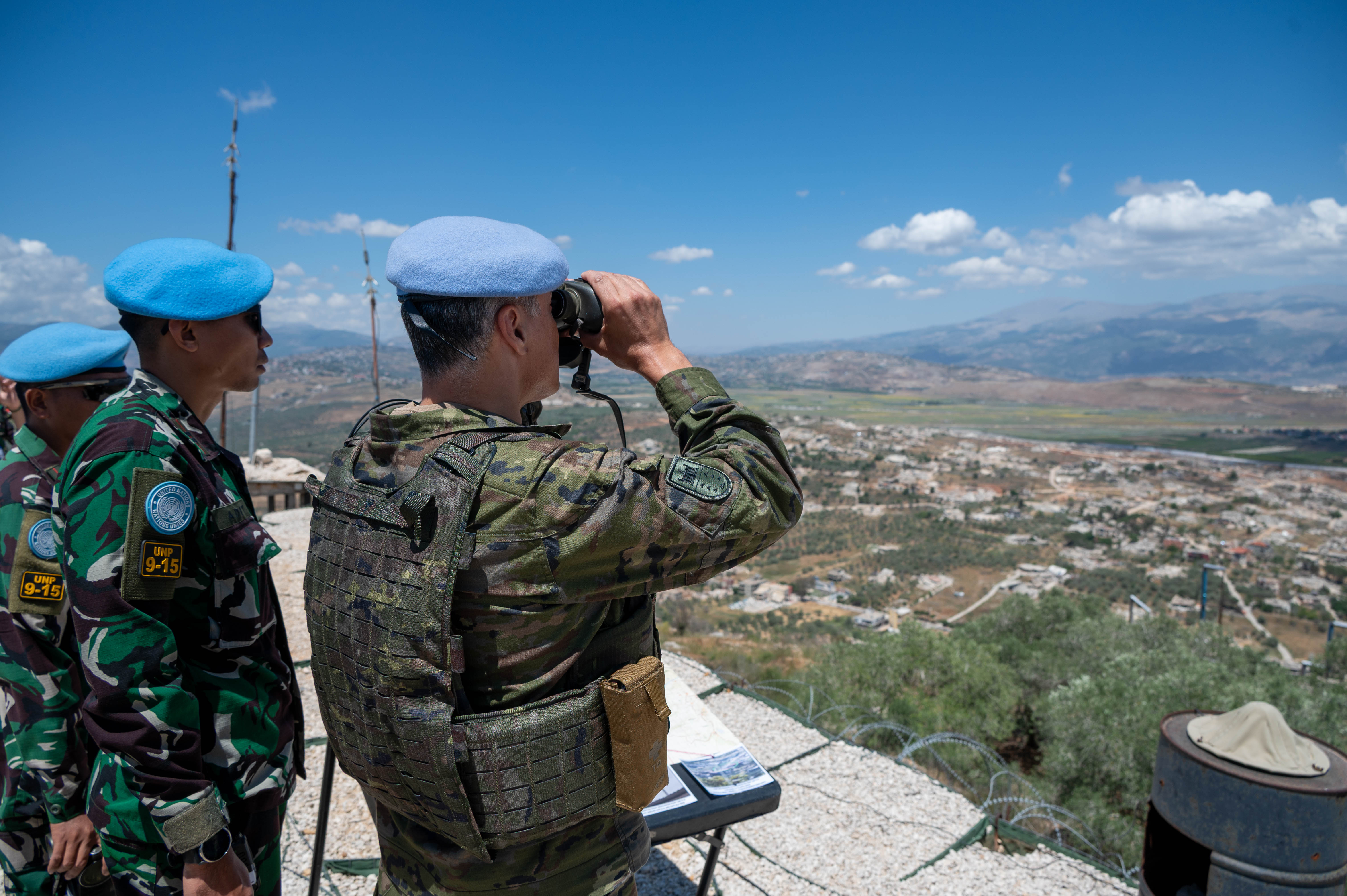 General Ricardo Esteban observes Kafer Kela from UN position UN 9-15 (Indonesia)
