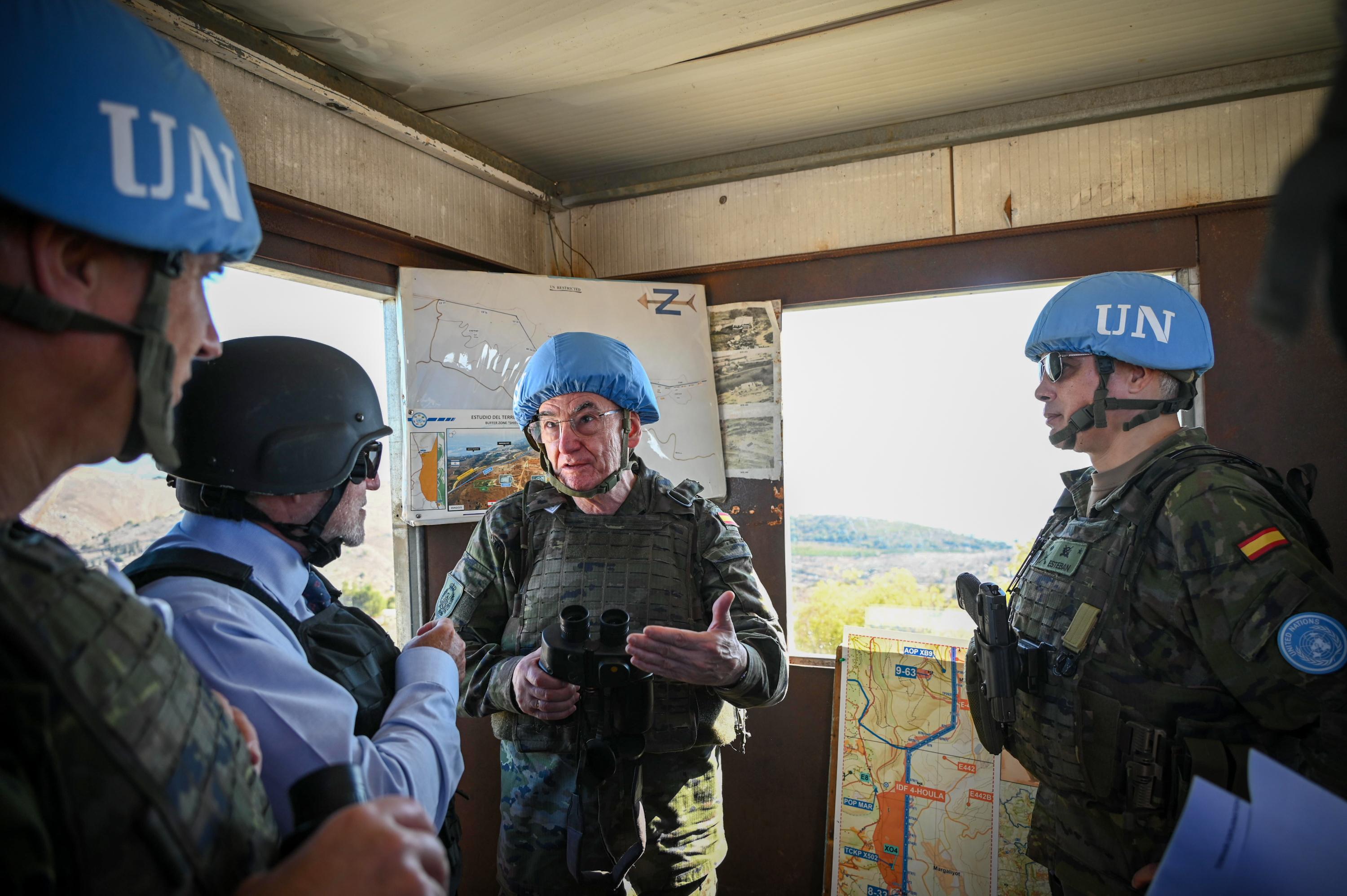 Chief of Defence with the Spanish contingent at Miguel de Cervantes Base