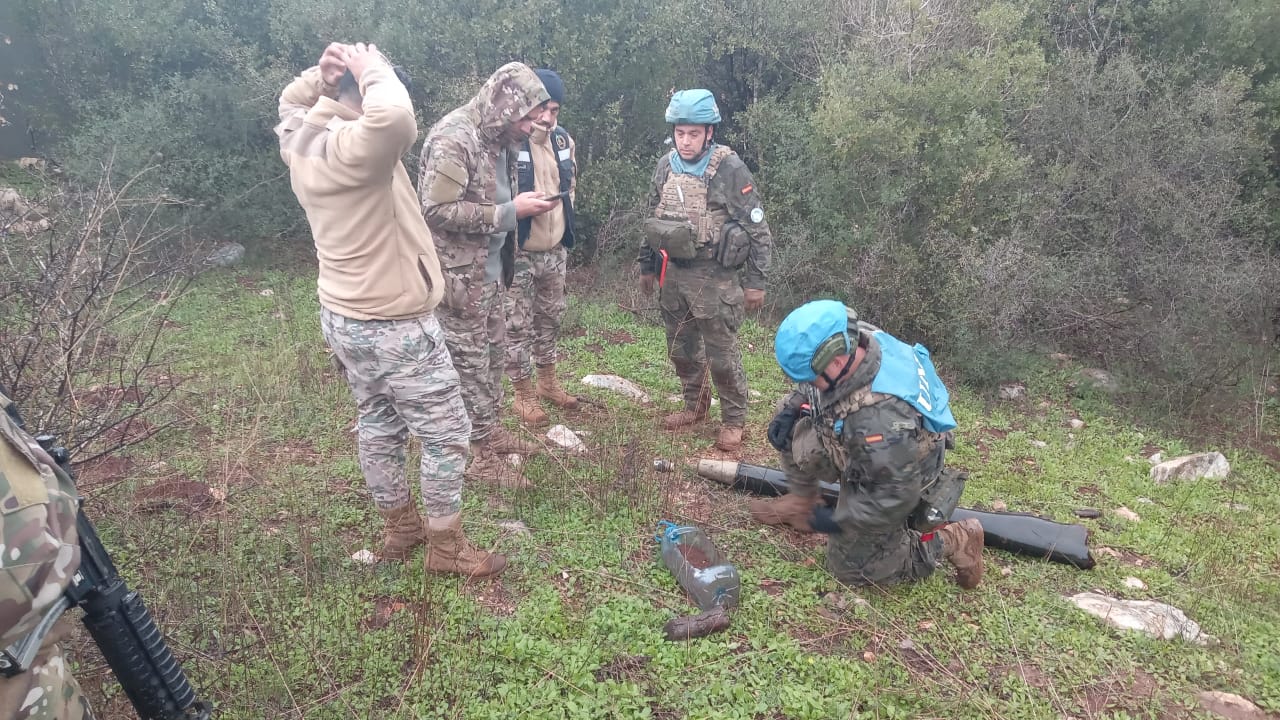 Spanish specialists securing the área