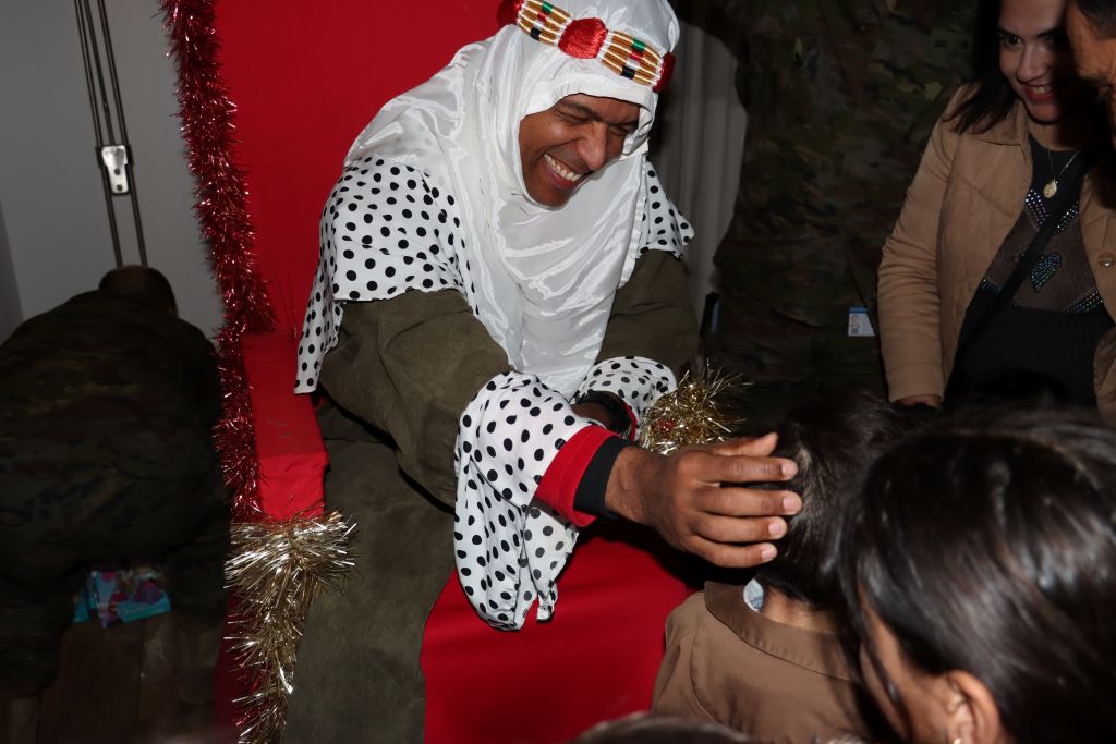 Los Reyes Magos de Oriente llenan de ilusión la base Miguel de Cervantes