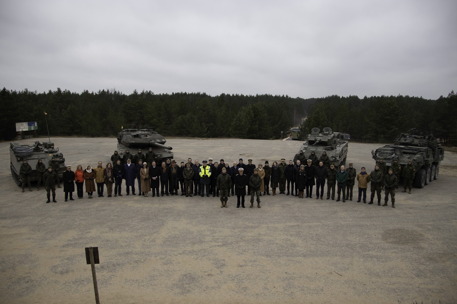 Students of the XLI National Defence Course visit the Spanish troops in the eFP operation