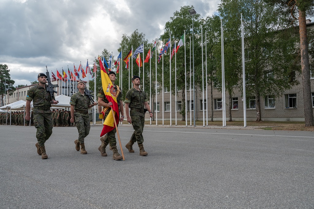 Handover of the unit-flag of the Spanish contingent