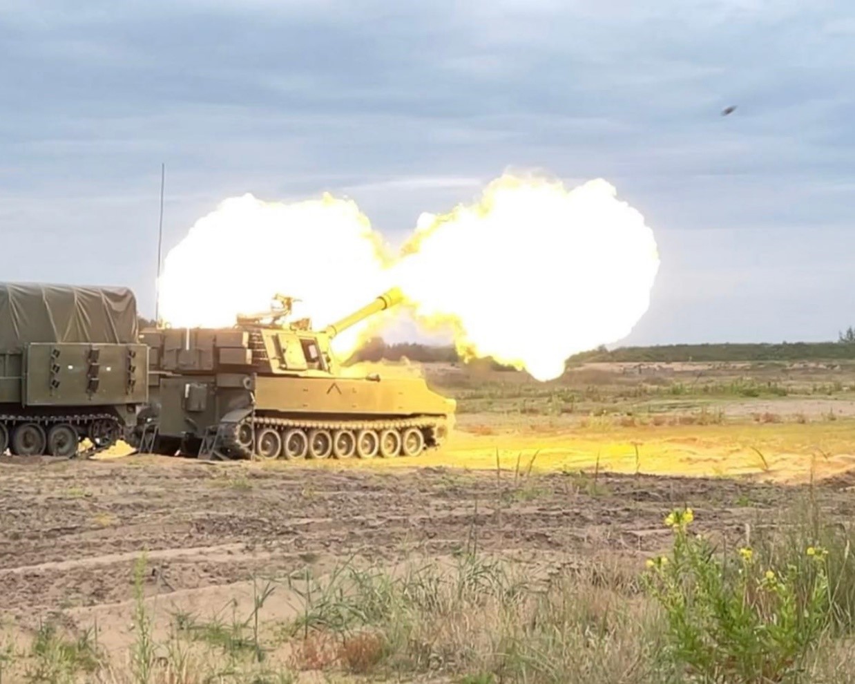 M-109 at the moment of firing