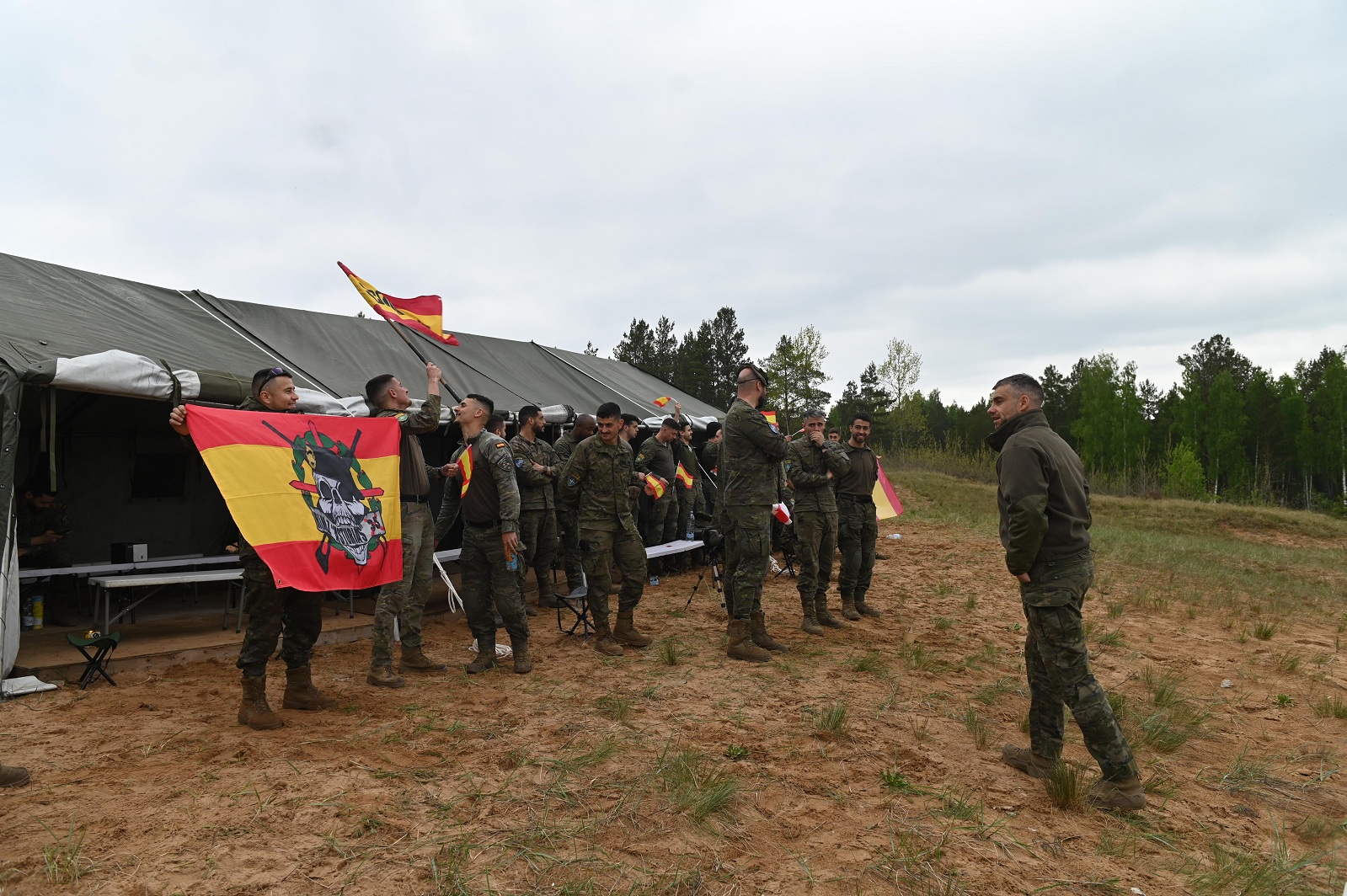 Spanish soldiers cheering on their comrades