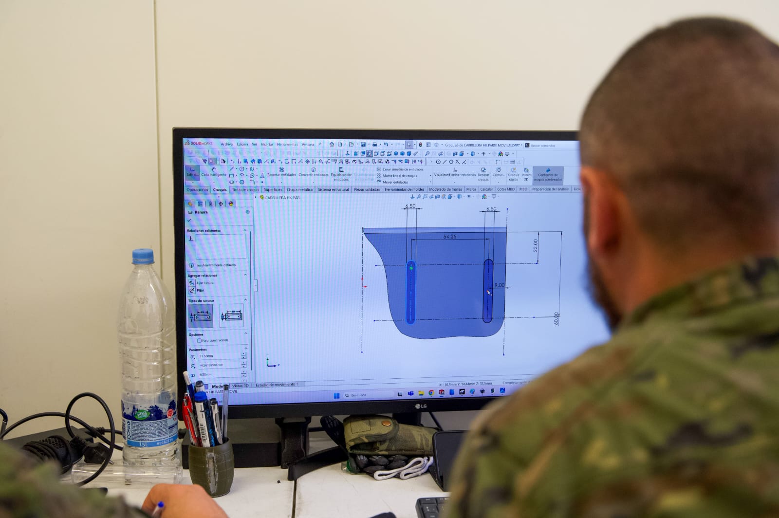 A member of the ‘Prometeo’ team designing a part.