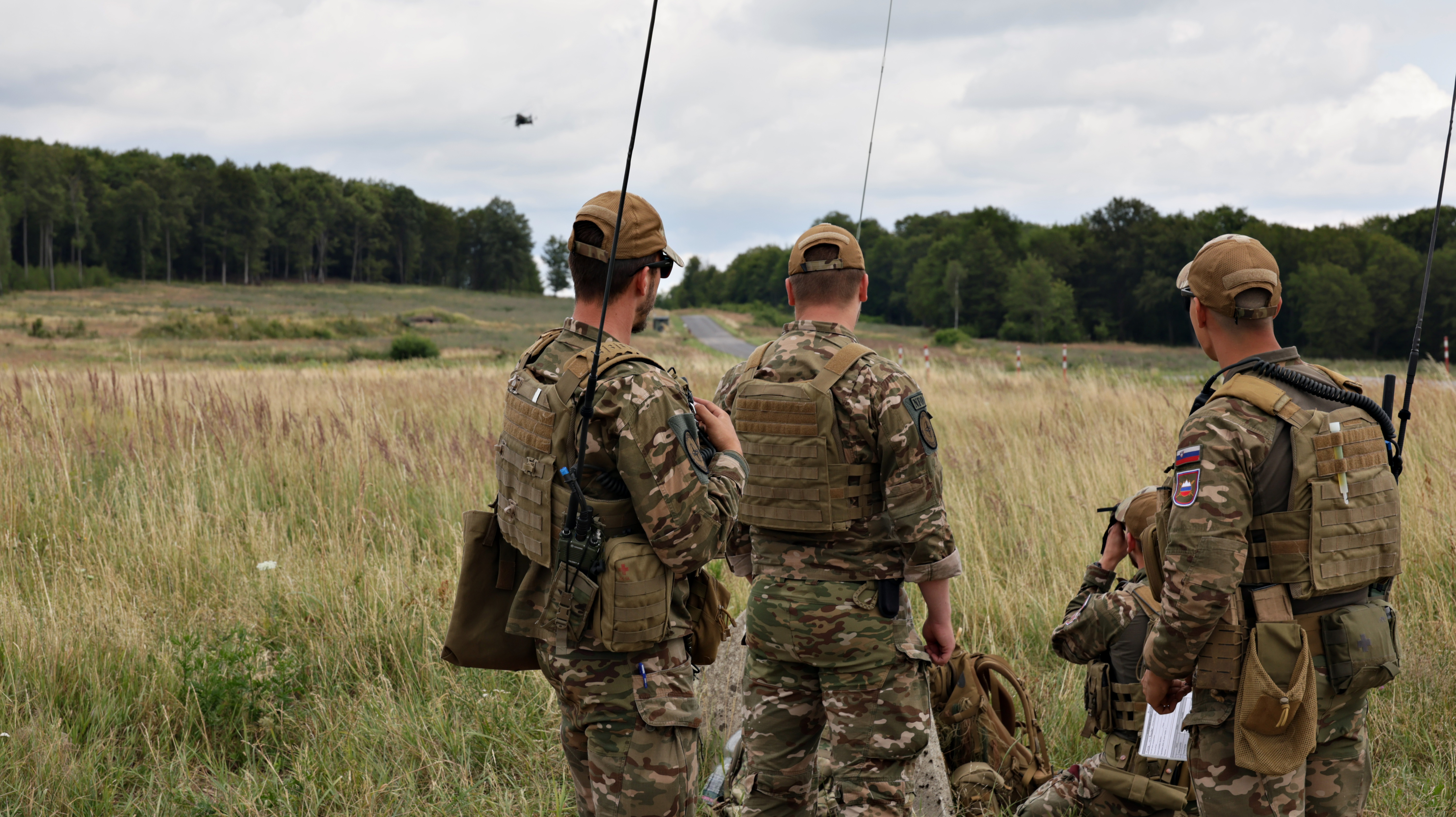 Slovenian personnel guiding a Spanish helicopter