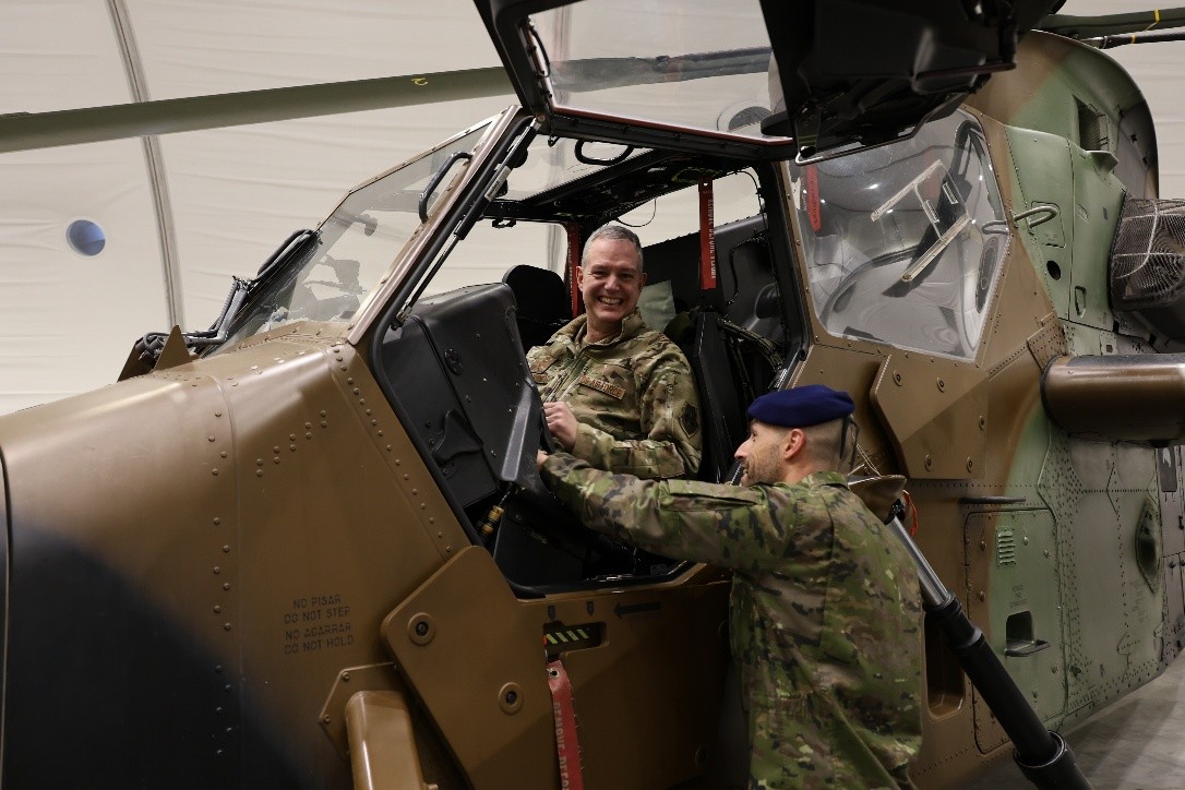 SACEUR INSPECTS THE HELO TIGRE