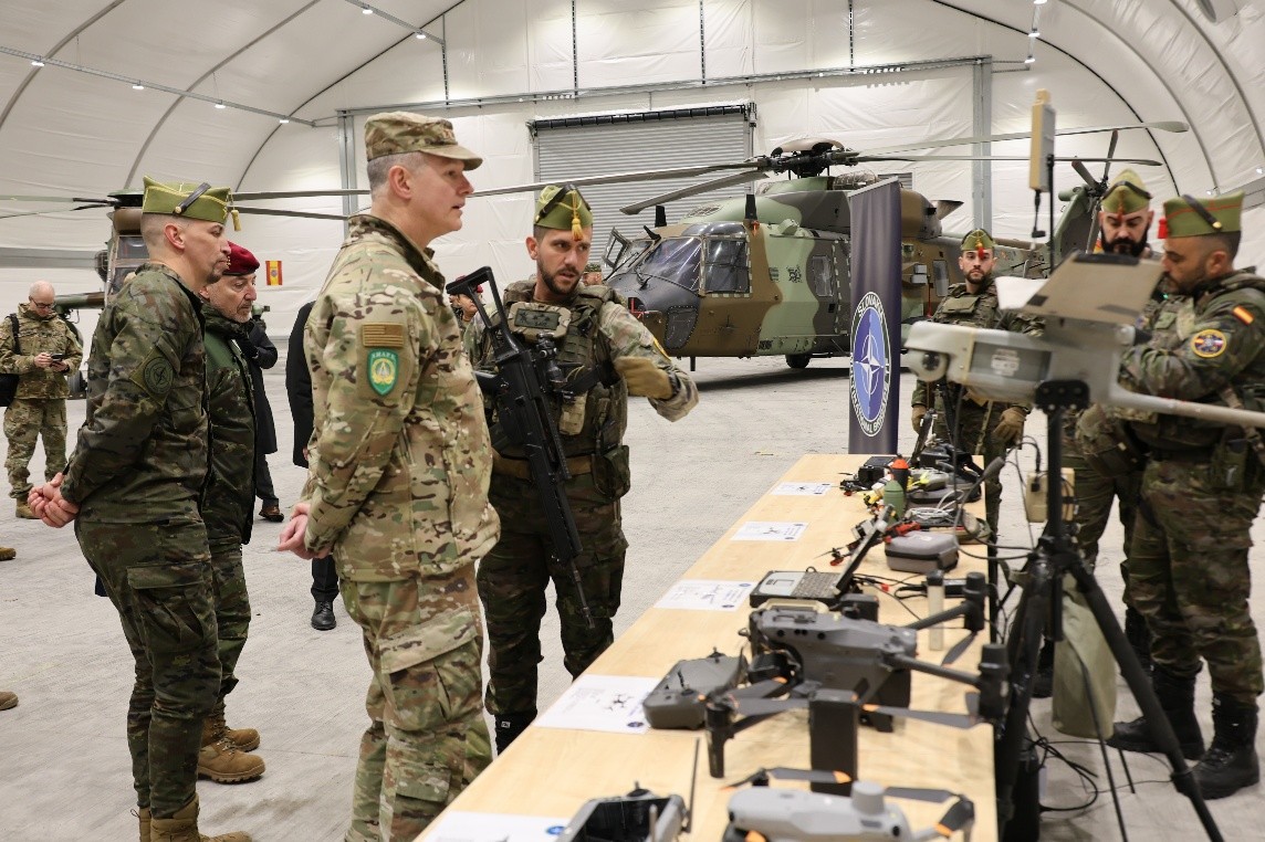 SACEUR INSPECTS THE UAS OF THE LEGION