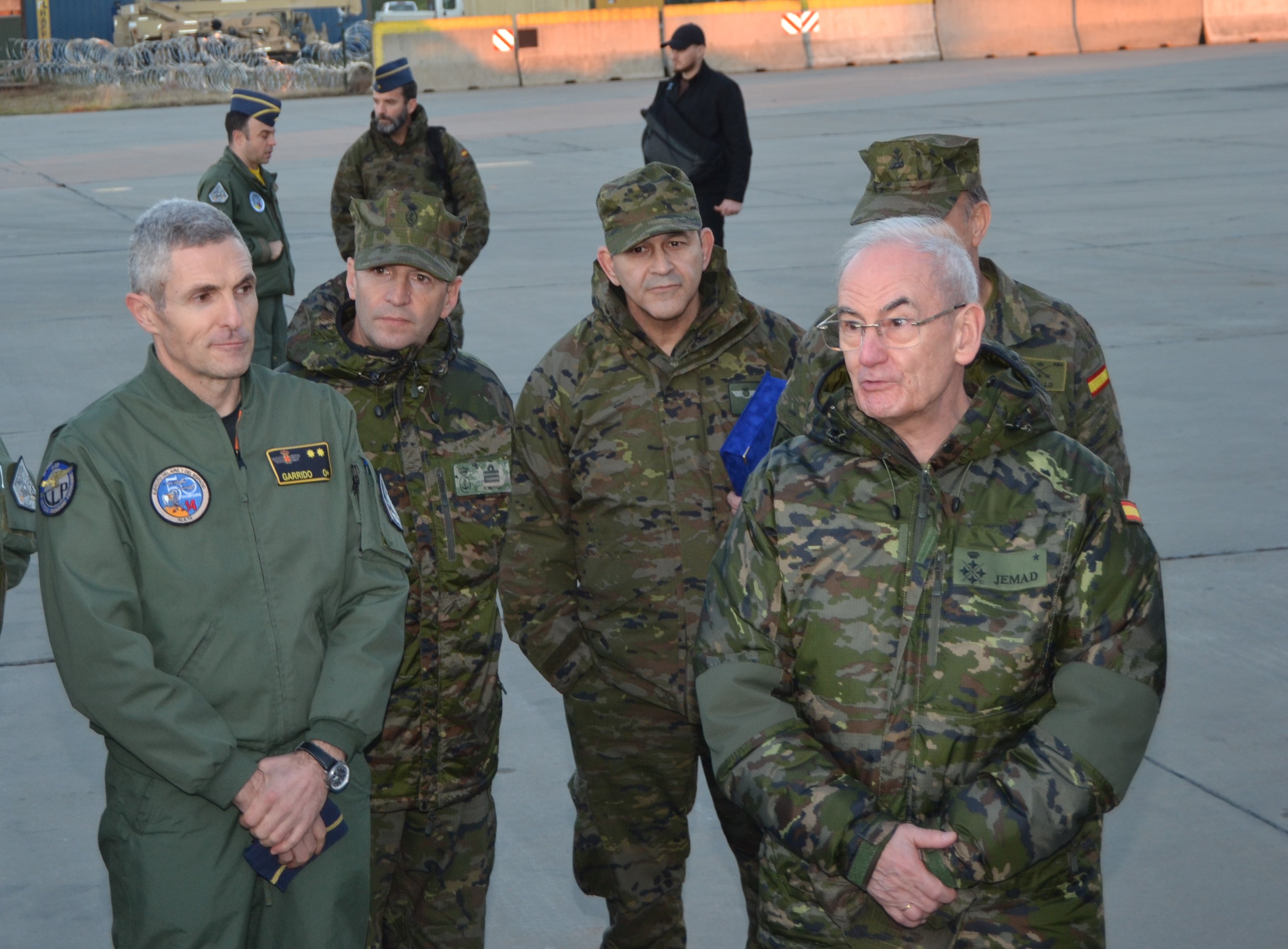 Spanish CHOD with the Lieutenant Colonel Garrido, during his visit to the Detachment