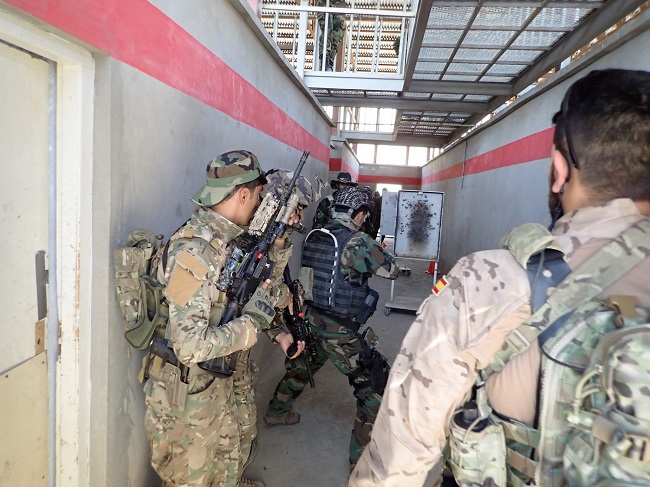 A Spanish instructor training Afghan troops