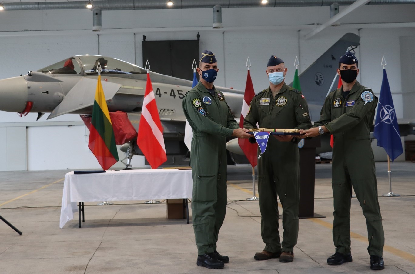 Presenting the symbolic key to the Baltic countries' airspace