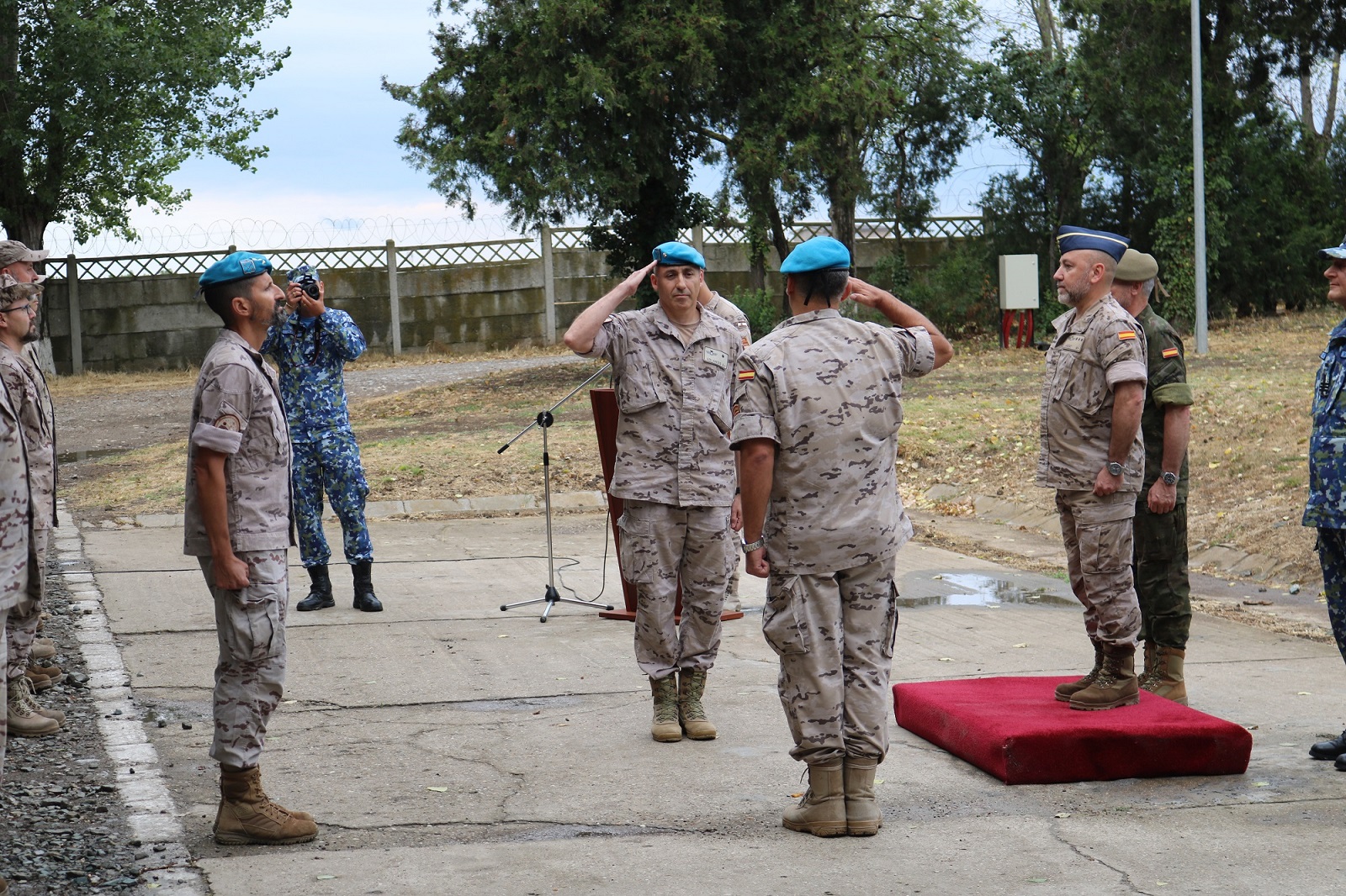 Greeting between incoming and outgoing commanders