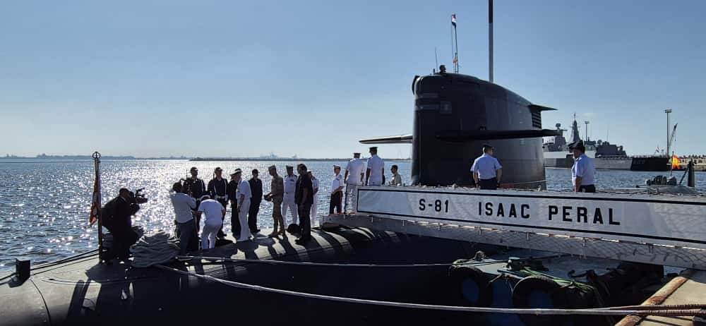 Chief of Defence during his visit to the 'Isaac Peral'
