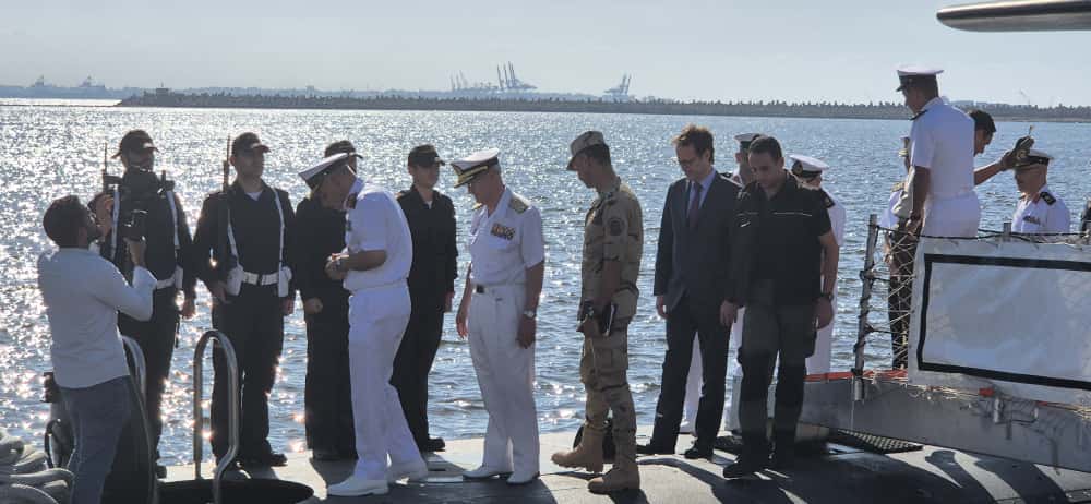 Chief of Defence during his visit to the 'Isaac Peral'