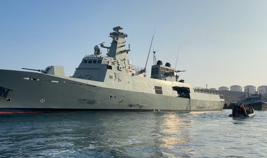 Spanish TVR boarding patrol vessel ‘Shinas’.