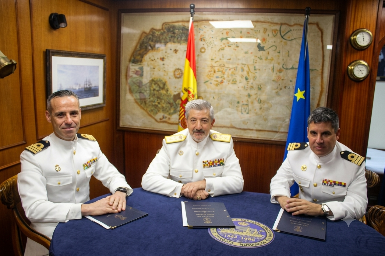Firma del relevo de mando del comandante de la fragata Numancia