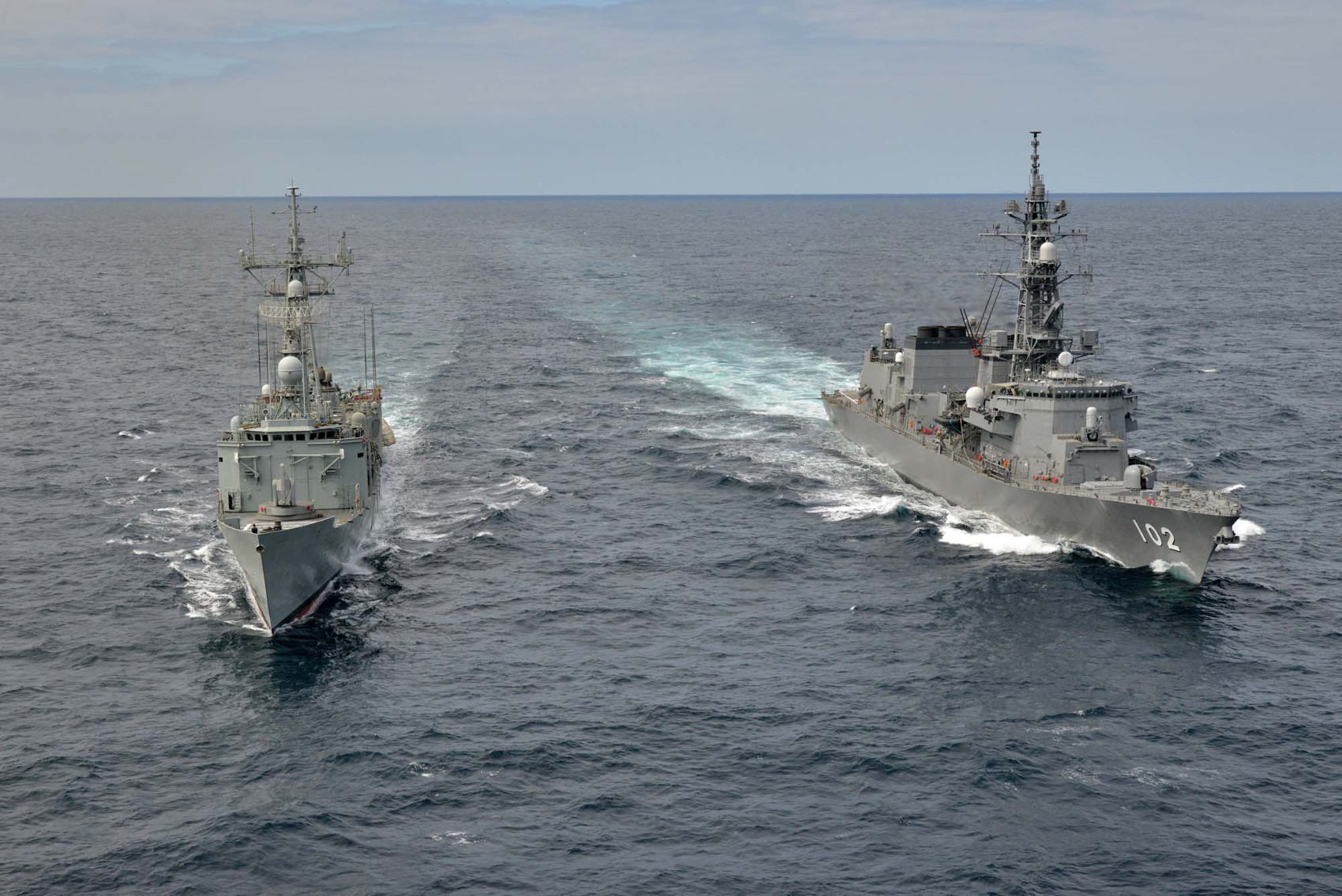 The frigate 'Victoria' conducts exercises with the Japanese Navy ship “Harusame”