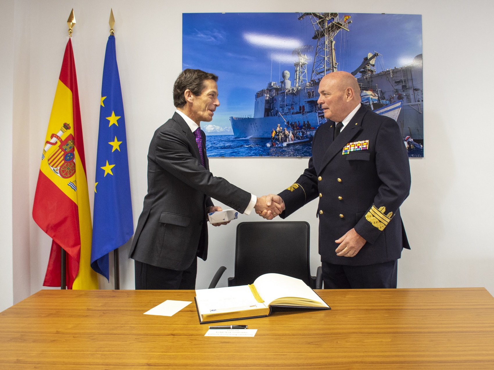 The Colombian ambassador in Brussels visits Operation Atalanta Headquarters