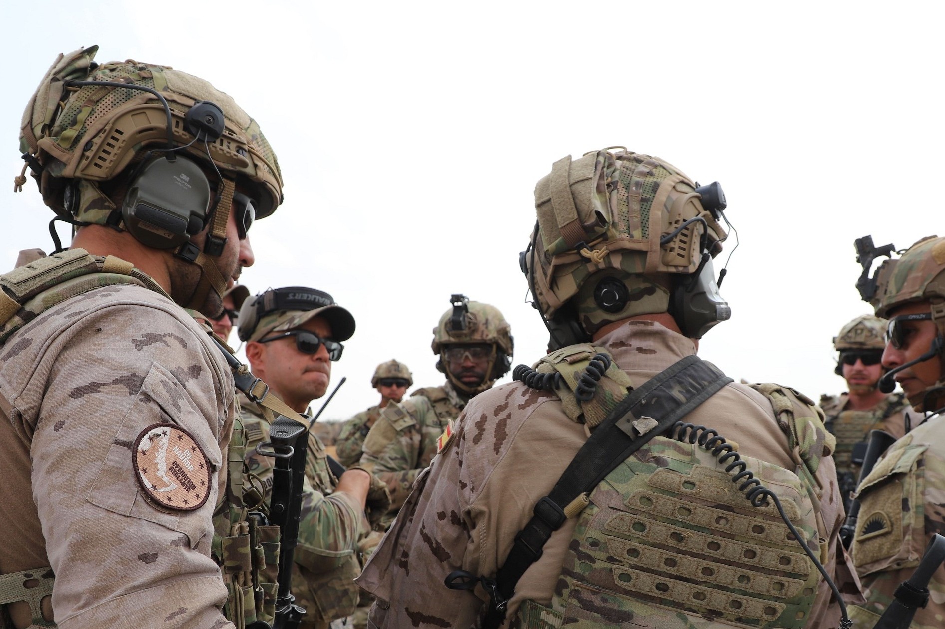 Members of the 57th contingent of DAT ‘Orion’ during the briefing prior to the joint shooting exercise