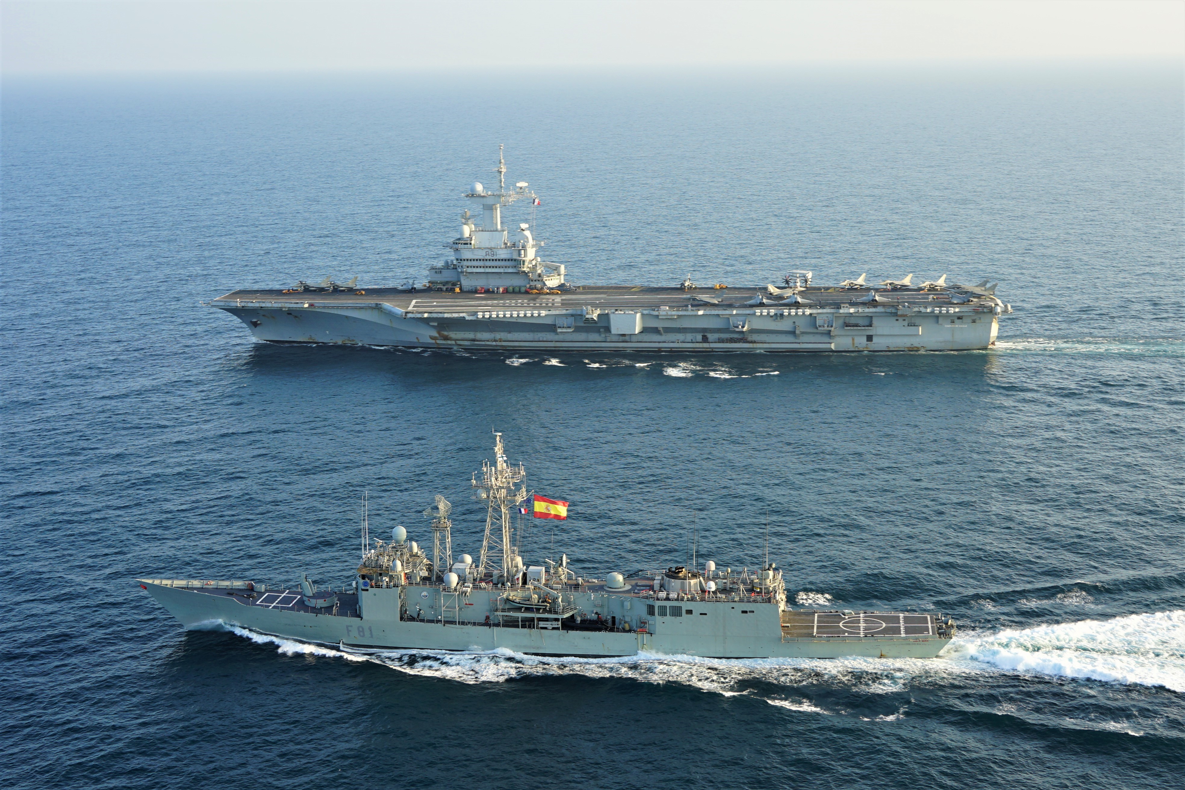 Side-by-side formation between frigate and carrier