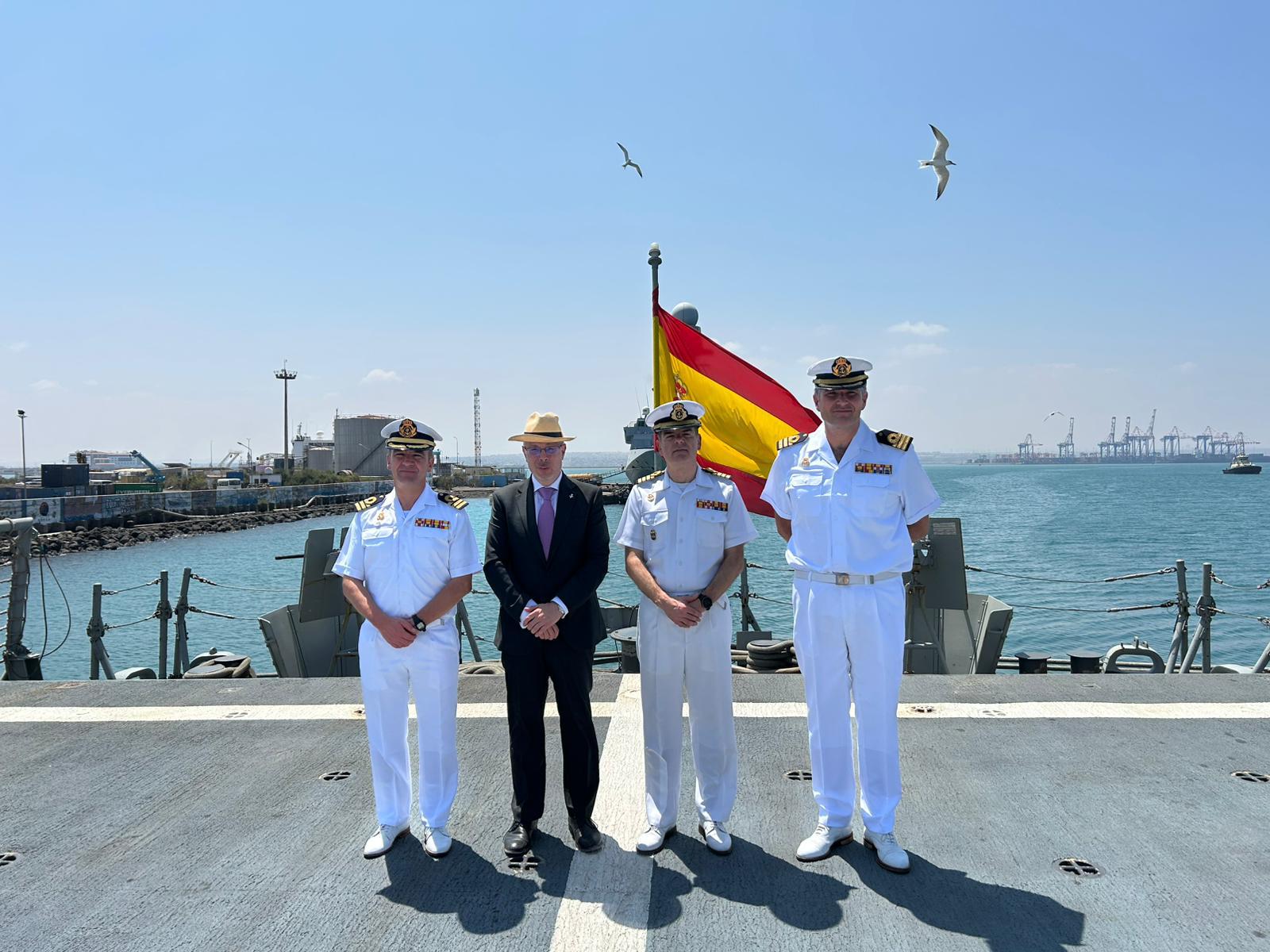 Commanders of the frigates with the Spanish ambassador to Djibouti and the MOPS operations section commander