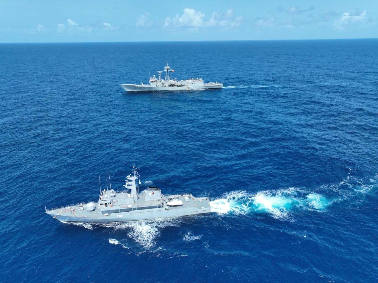 Exercise of the Spanish frigate with the Kenyan Navy