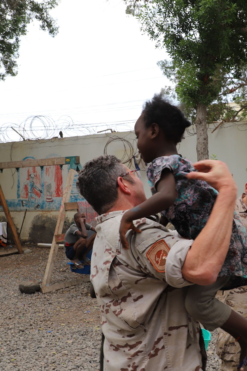Aviator from the 57th contingent with children from Caritas Djibouti