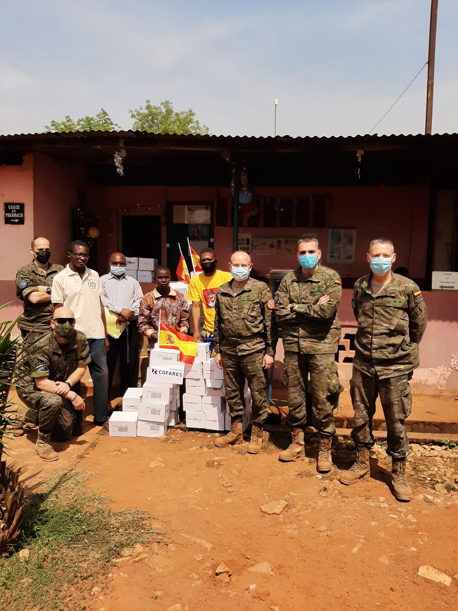 Spanish troops distribute medicines donated by 'COFARES foundation'