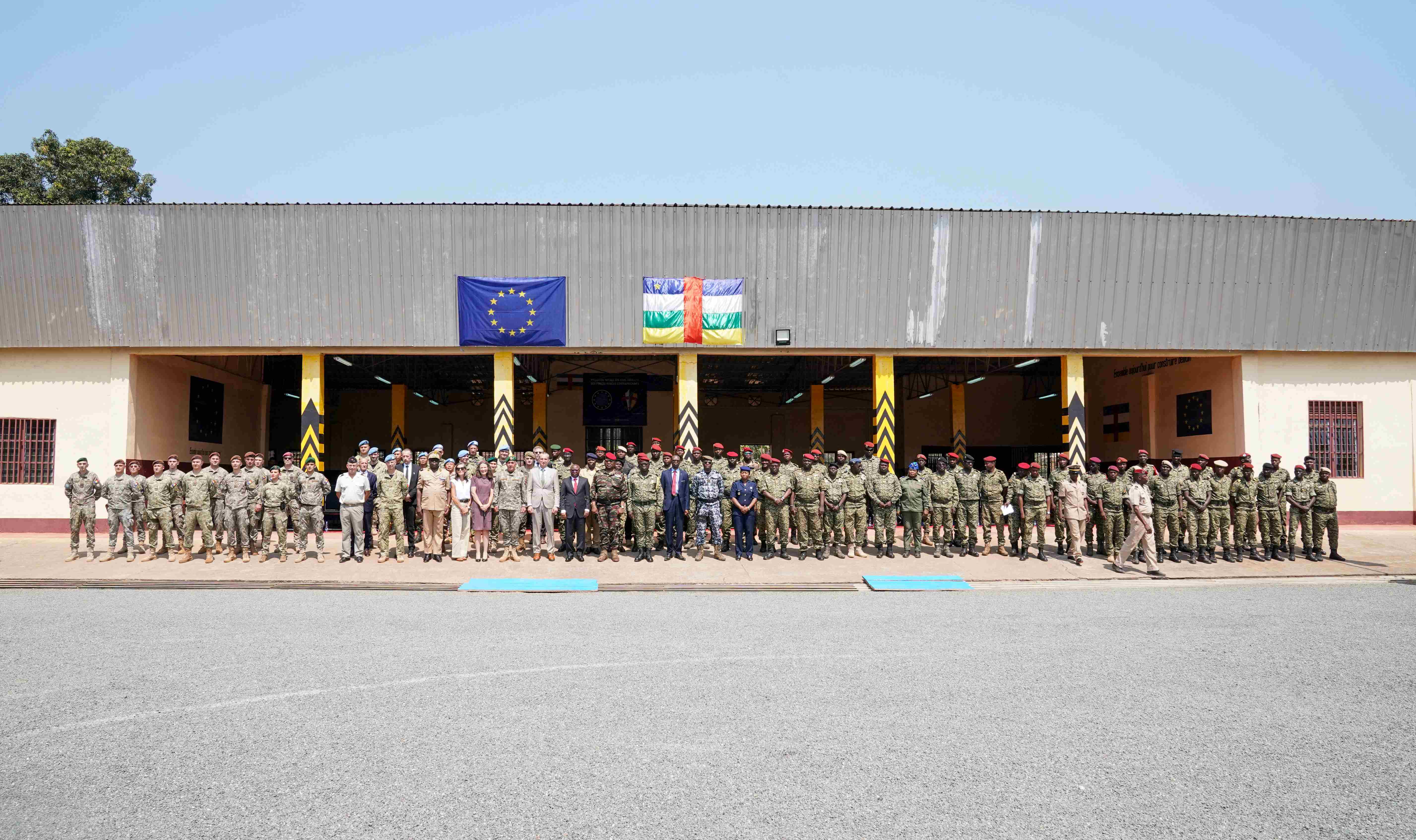 Group photo at EUTM RCA