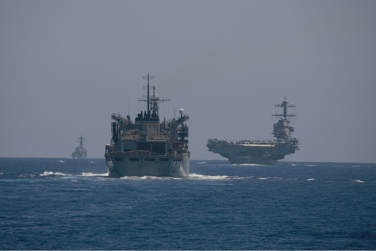 Formación del USS ‘Gerald R. Ford’, USS ‘Supply’ y escoltas durante el cruce del estrecho de Gibraltar